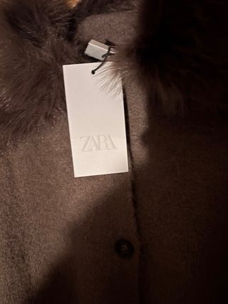 Jersey marrón con cuello de pelo