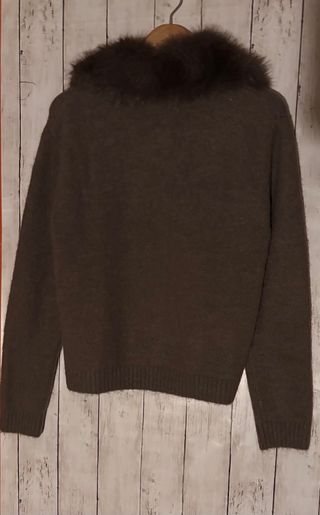 Jersey marrón con cuello de pelo