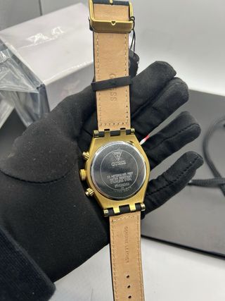 Reloj Guess Dorado y Negro