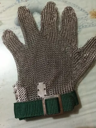 Guante de malla metálica. Utilizado 2 veces.