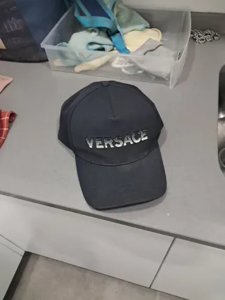 Gorra Versace Negra  Lo cambio por algo