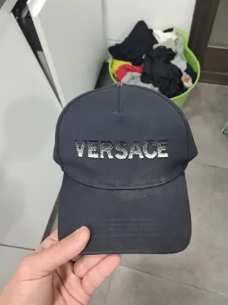 Gorra Versace Negra  Lo cambio por algo