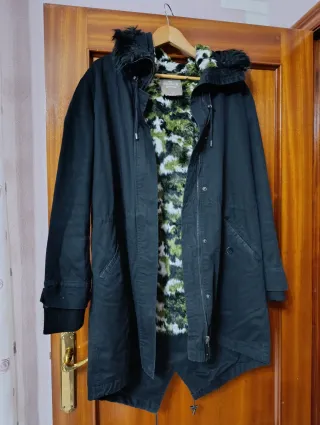Parka larga mujer negra y verde