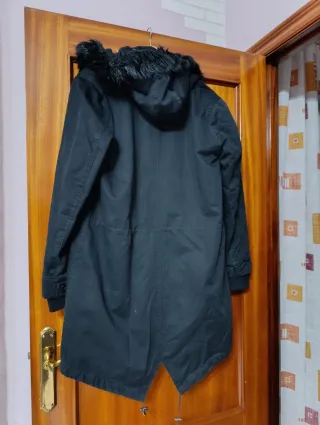 Parka larga mujer negra y verde