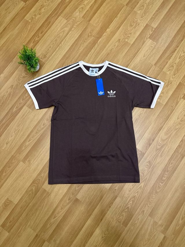 Camiseta Adidas Marrón Rayas Blancas
