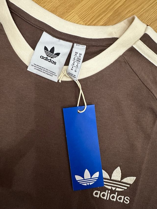 Camiseta Adidas Marrón Rayas Blancas