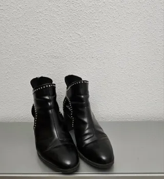 Botines Zara Negros con Tachuelas