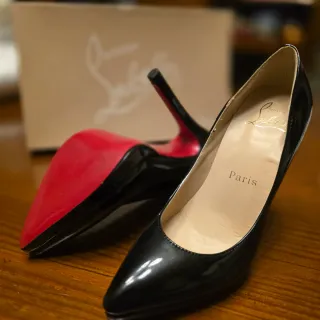 Christian Louboutin zapatos tacón Negro