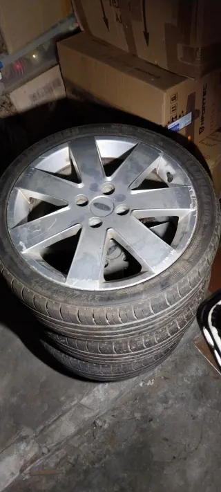 Llantas 215/40ZR17 Ford Focus vendo juegos