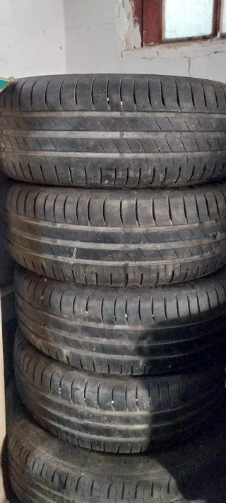 Llantas 215/40ZR17 Ford Focus vendo juegos