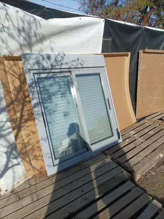 Ventana corredera aluminio con persiana