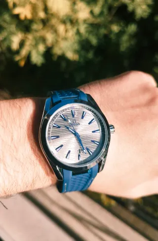 Reloj Omega Azul y Plateado