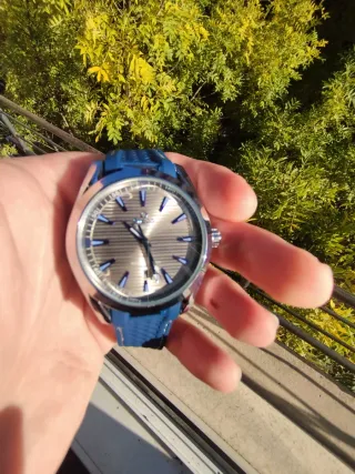 Reloj Omega Azul y Plateado