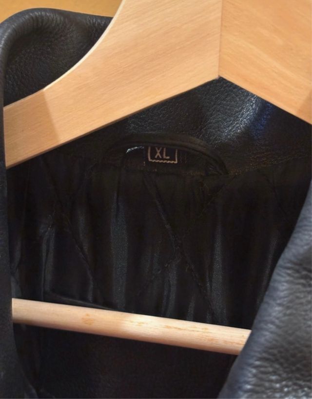 Chaqueta de cuero vacuno negra