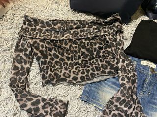 Conjunto Top Leopardo, Camiseta Negra y Falda