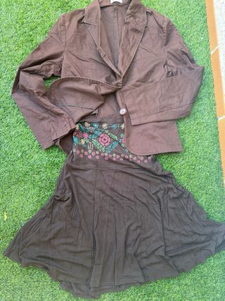 Conjunto Falda y Chaqueta Marrón Bordado