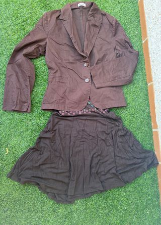 Conjunto Falda y Chaqueta Marrón Bordado