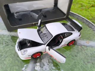 Porsche 996 GT3 RS - Autoart 1:18