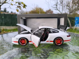 Porsche 996 GT3 RS - Autoart 1:18