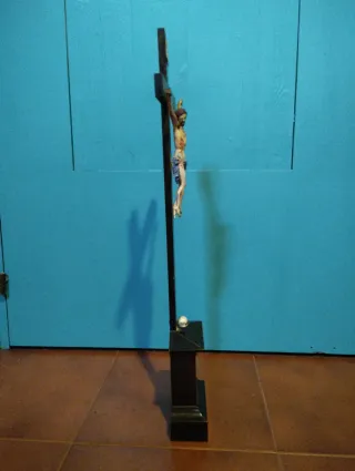 Crocifisso in legno  metà 800.