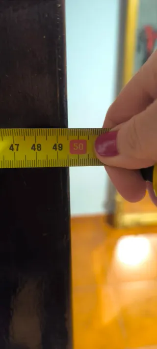 Armario antiguo de madera con espejo