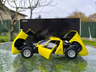 Lamborghini Miura P400 SV - Kyosho 1:18