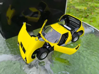 Lamborghini Miura P400 SV - Kyosho 1:18