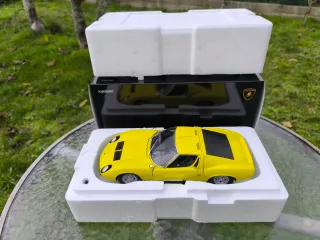 Lamborghini Miura P400 SV - Kyosho 1:18