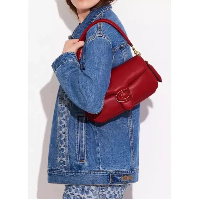 Bolso Coach Pillow Tabby Rojo