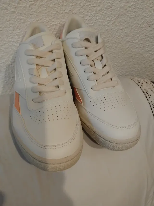 Zapatillas Blancas y naranja