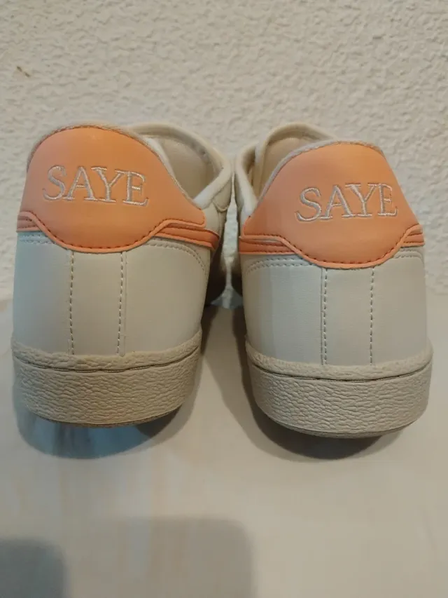 Zapatillas Blancas y naranja