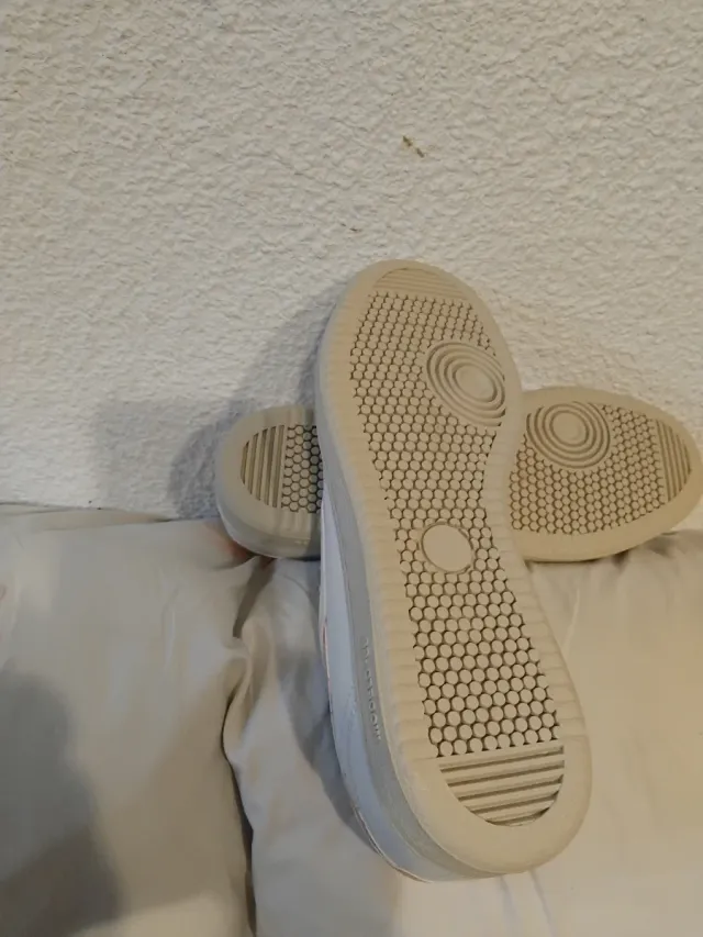 Zapatillas Blancas y naranja