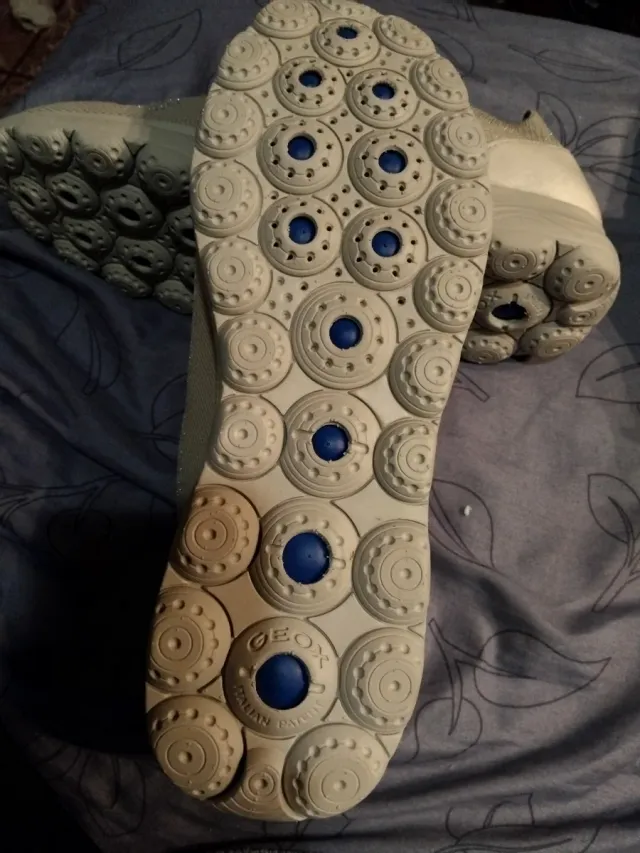 Zapatillas Geox Beige y Plateadas