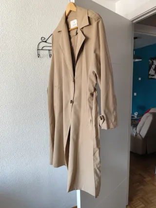 Gabardina trench Stradivarius beige L