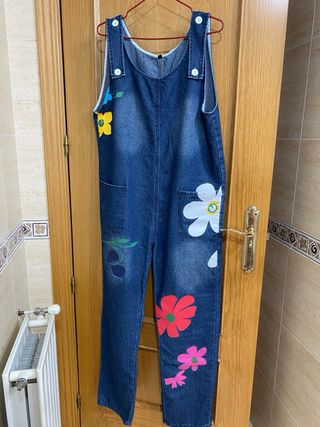 Peto vaquero con flores