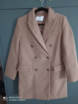 Abrigo beige doble botonadura