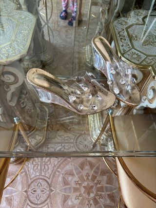 Zapatos de cuña transparentes