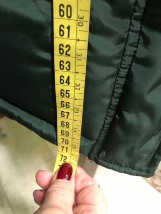 Gabardina impermeable verde entallada talla 42