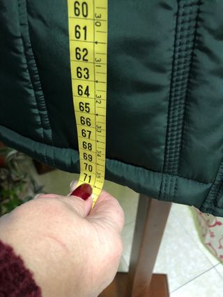 Gabardina impermeable verde entallada talla 42