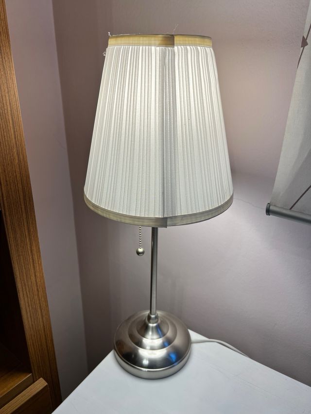 Lâmpada de mesa vintage em tela e metal