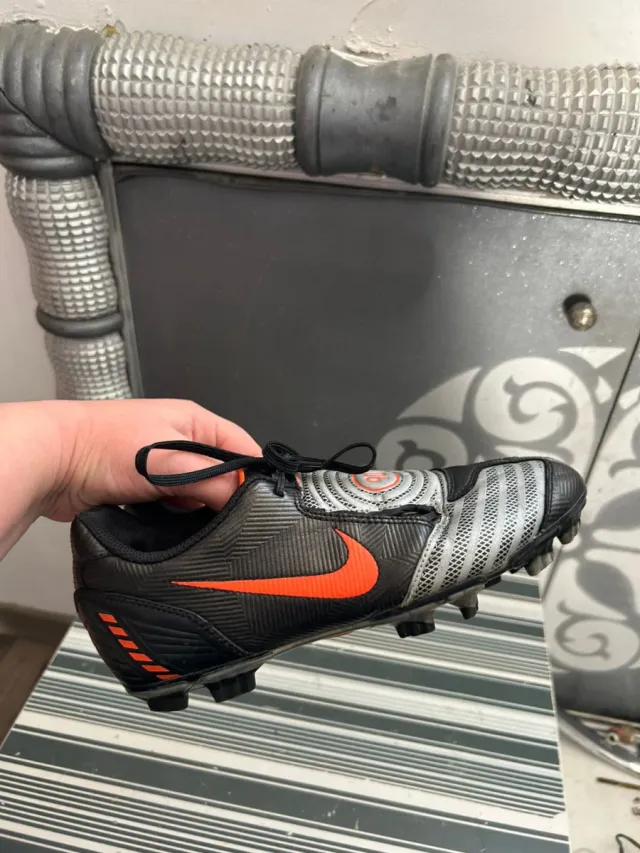 Botas de fútbol Nike Total90, talla 38.5
