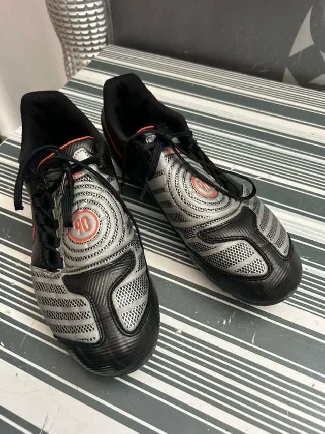 Botas de fútbol Nike Total90, talla 38.5