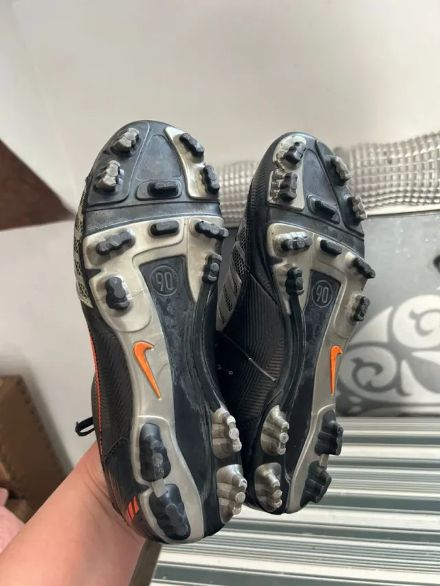 Botas de fútbol Nike Total90, talla 38.5