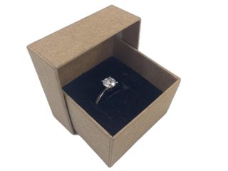 sortija oro 18k con diamante de laboratorio