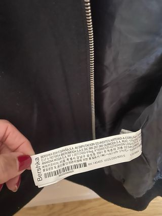 Cazadora Bomber Negra Bershka Talla S