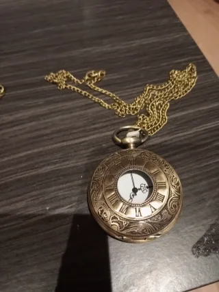 Reloj de bolsillo vintage con cadena