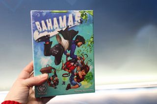 Juego de cartas: Bahamas. Tranjis Games, 2018.