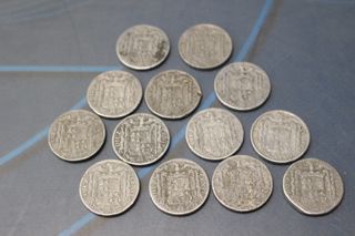 13 monedas de 10 céntimos de 1940.