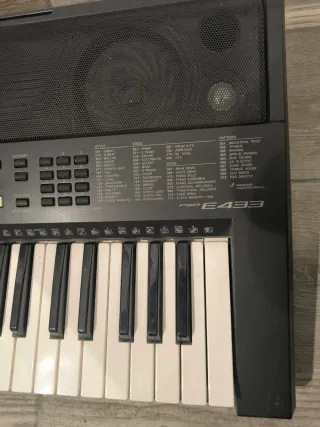 Teclado Yamaha PSR E433