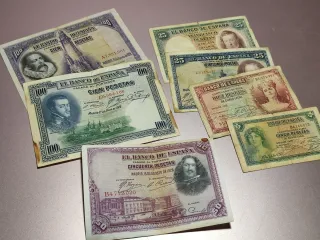 Lote 7 Billetes antiguos de 100, 50, 25 10 y 5 Pts
